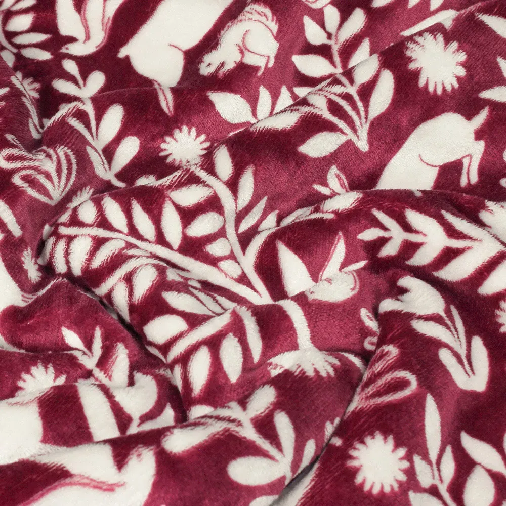 Scandi Berry Woodland Fleece Throw - Red
