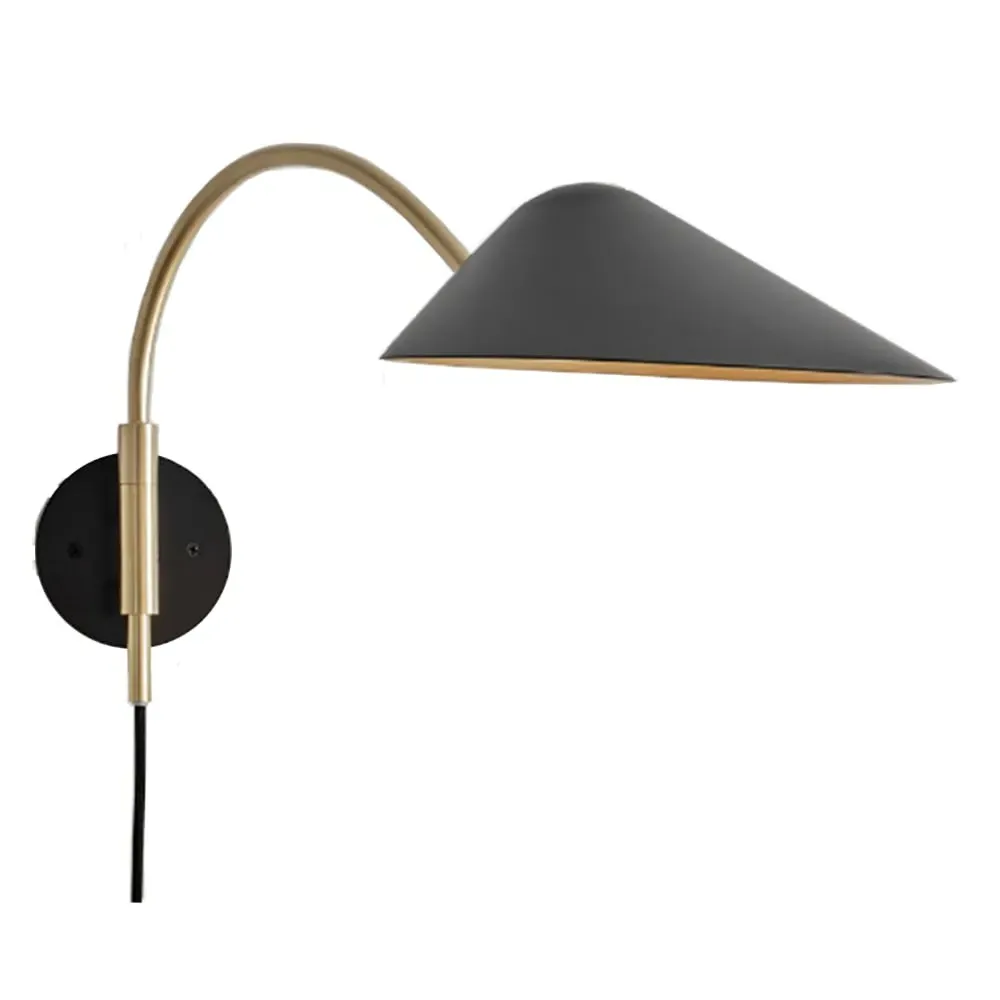 Daisy Triangular Wall Lamp - Black, Metal image