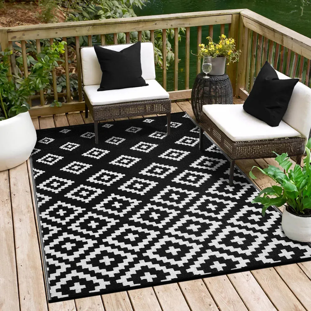 Bettina Outdoor Rug - Black, Recycled Plastic