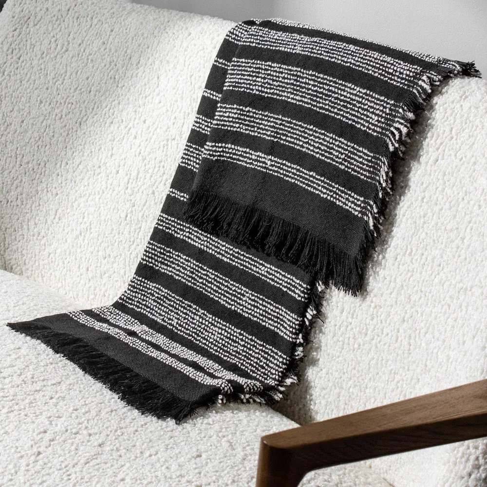 Jour Woven Fringed Throw - Noir