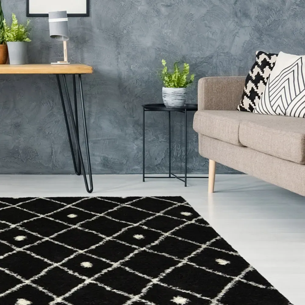 Snug Nomadic Shaggy Rug - Black, Polyester