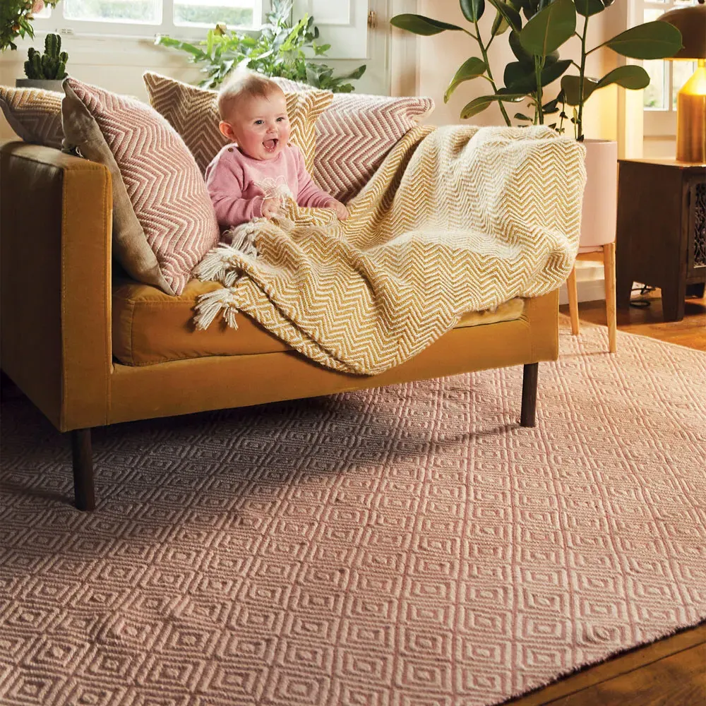 Rose Woven Diamond Rug - Pink
