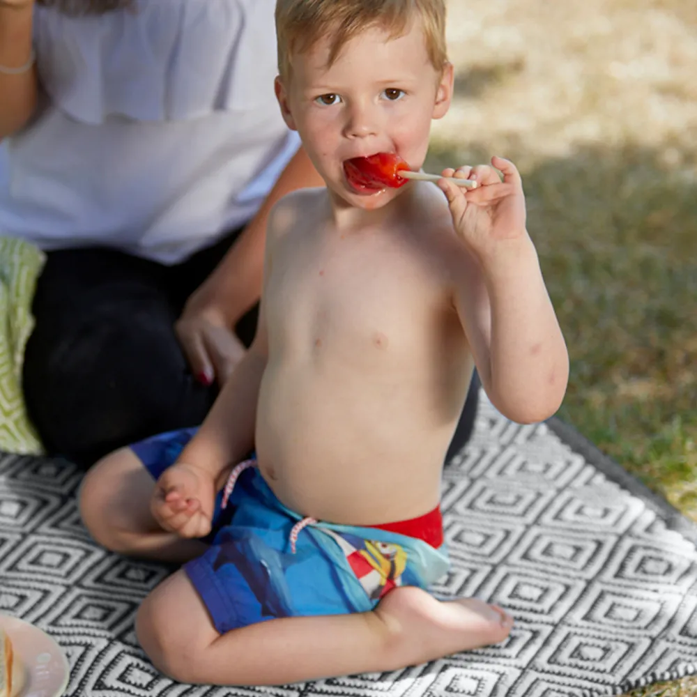 Warm Grey Woven Diamond Rug - Grey