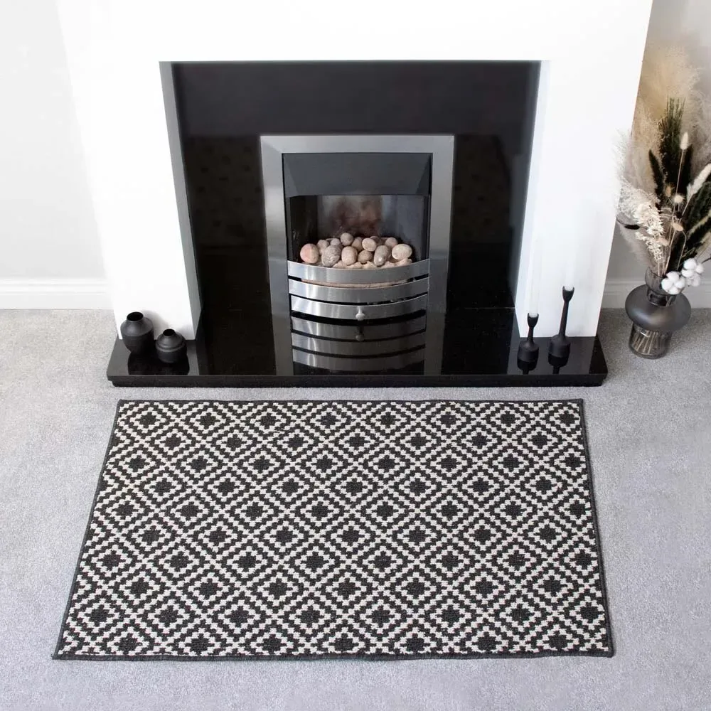 Everley Monochrome Indoor Washable Rug - 80 x 120cm
