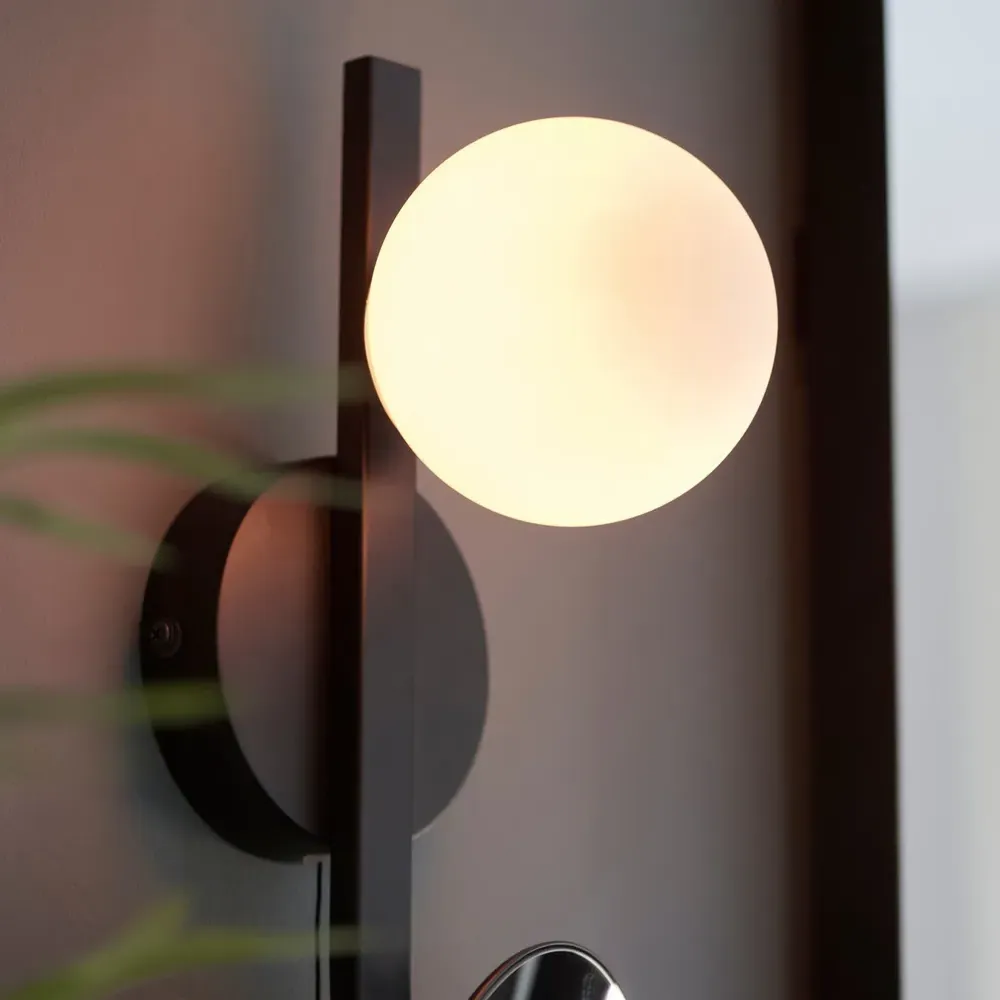 Riomaggiore Mirrored Bathroom Wall Light - Black