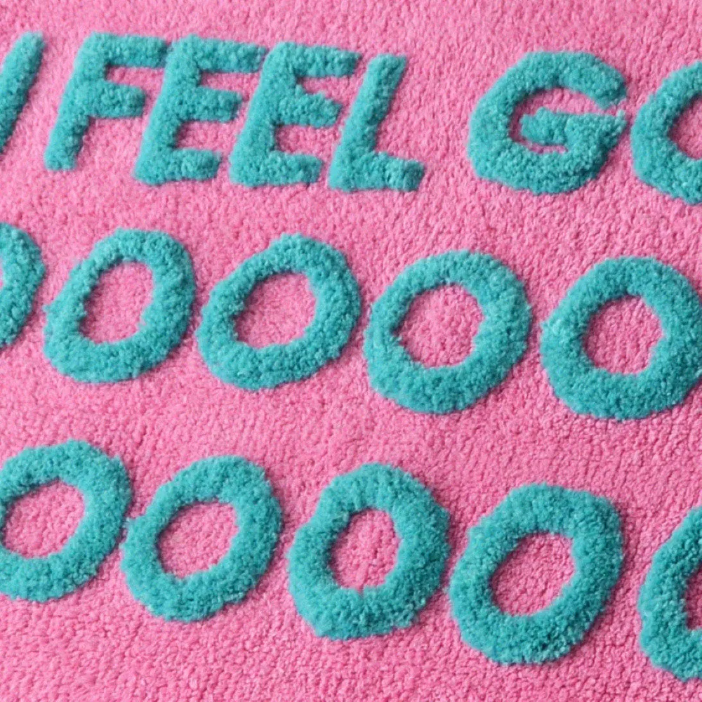 I Feel Good Slogan Non Slip Bath Mat - Pink