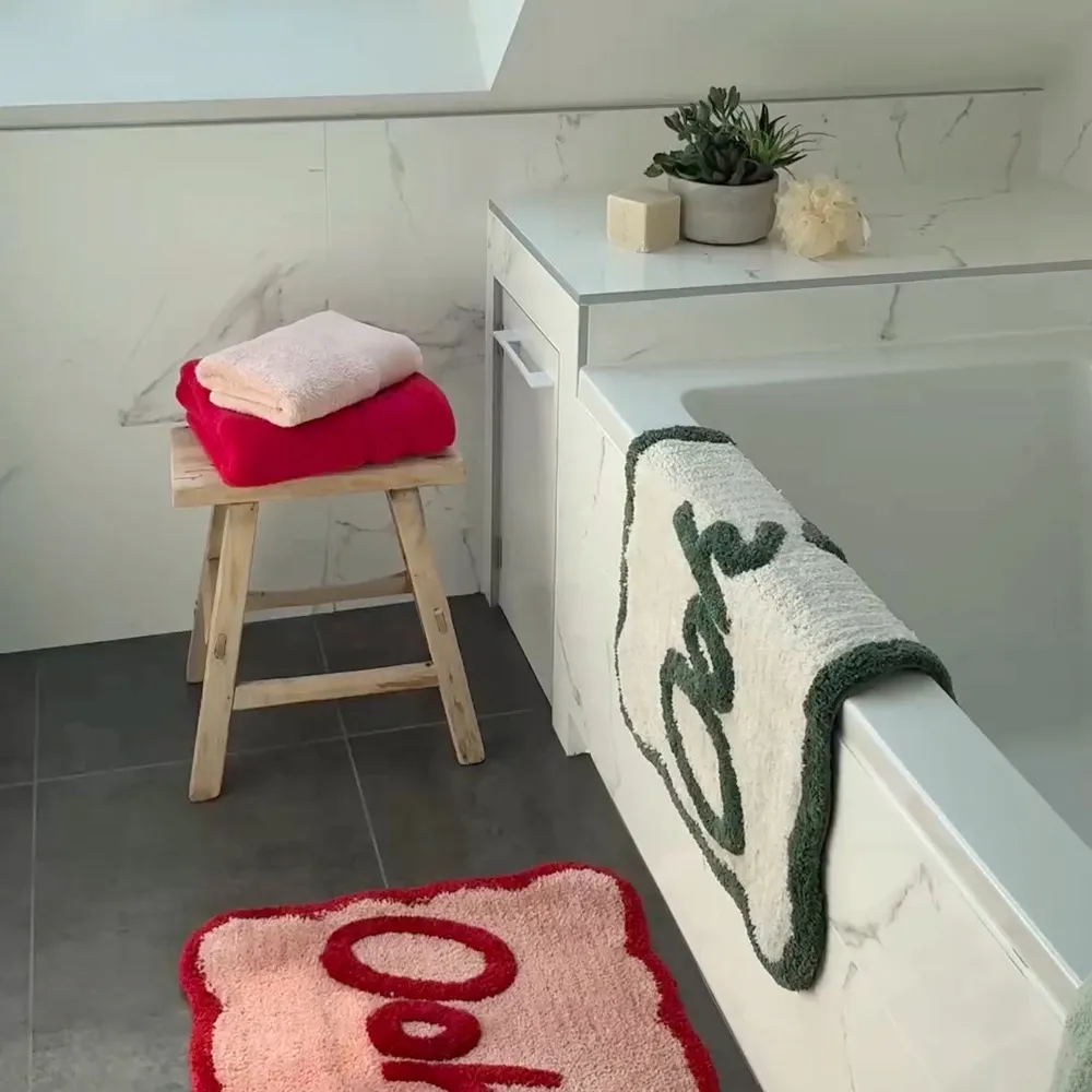 Ooh La La Slogan Scallop Bath Mat Non Slip - Green