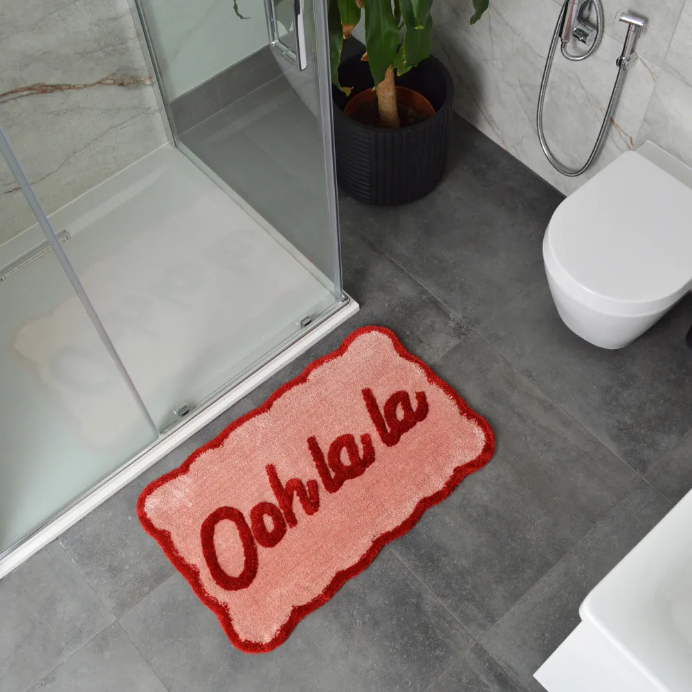 Ooh La La Slogan Scallop Bath Mat Non Slip - Red