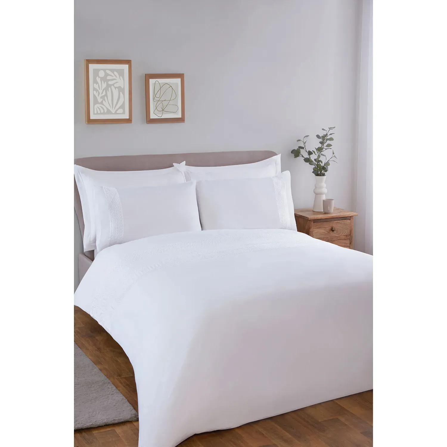 Ariah Embroidered King Duvet Set - White