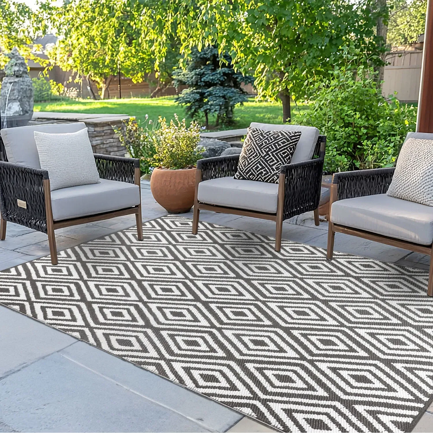 Chevron Breeze Outdoor Rug - Grey
