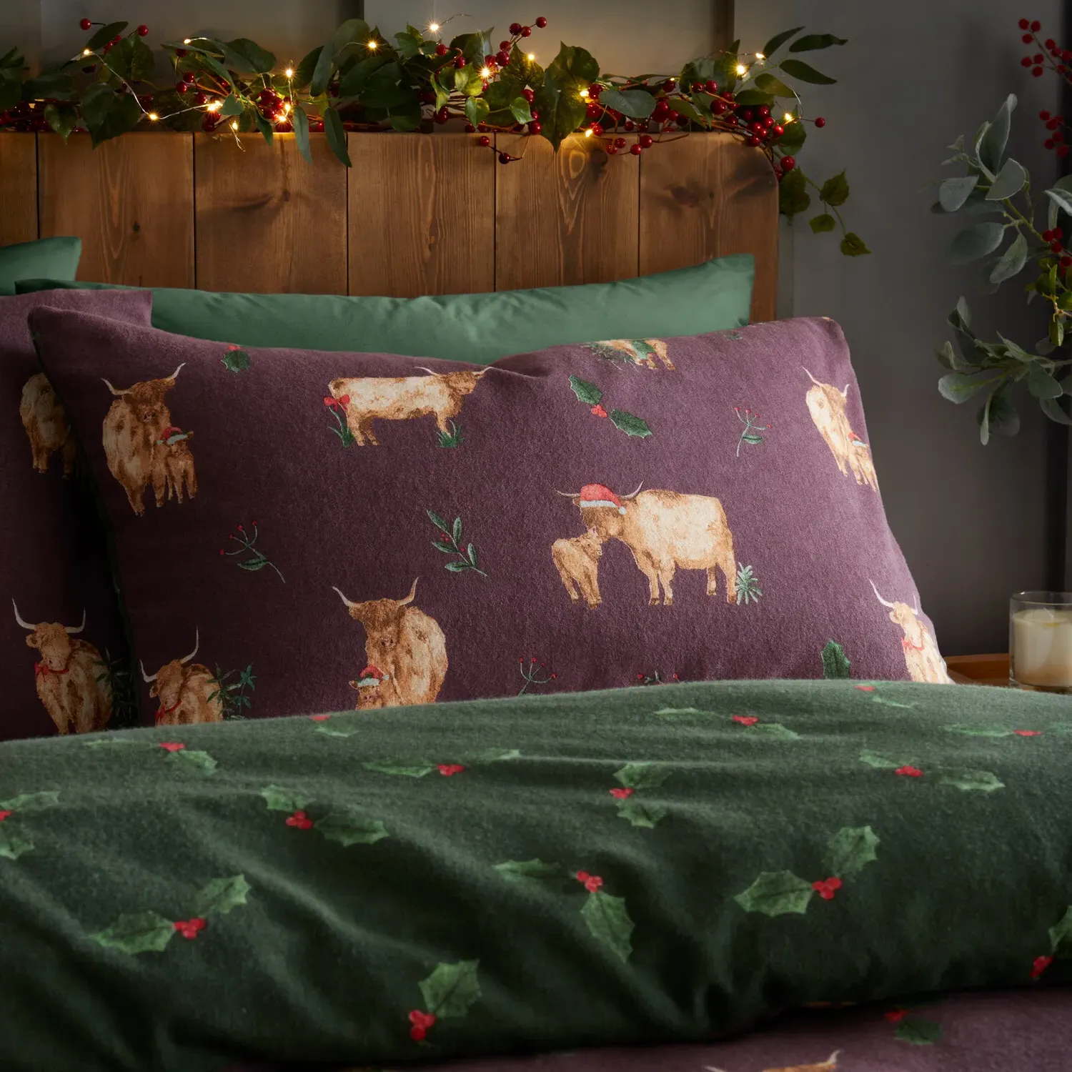Christmas Highland Cows Duvet Set - Burgundy