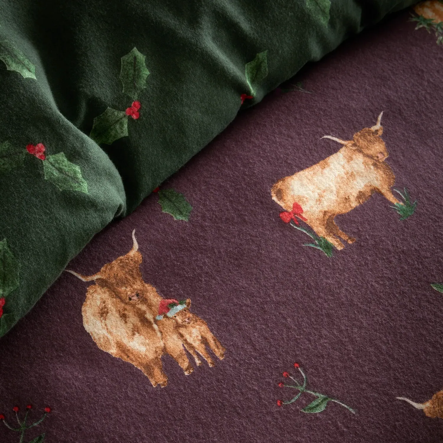 Christmas Highland Cows Superking Duvet Set - Burgundy