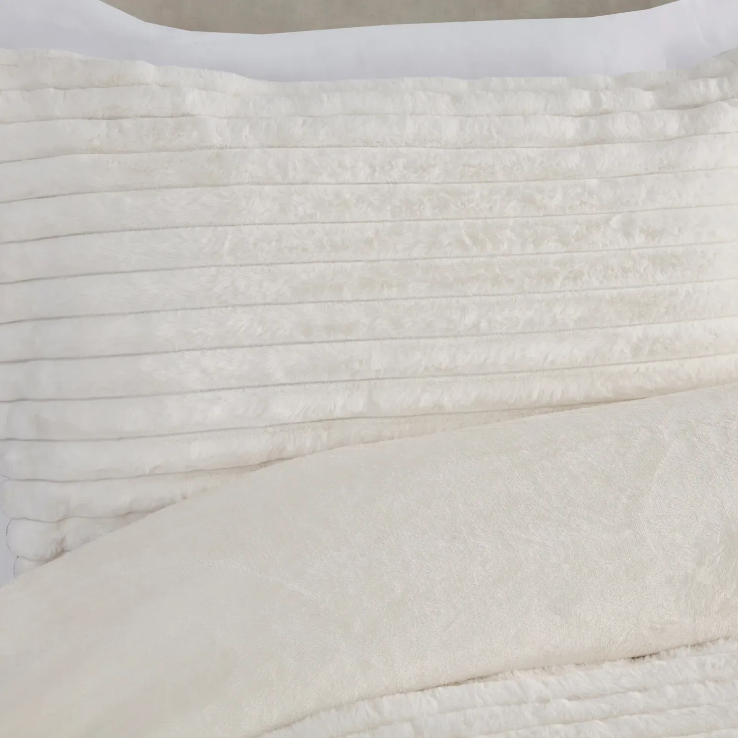 Colorado King Size Faux Fur Duvet Set - Ivory