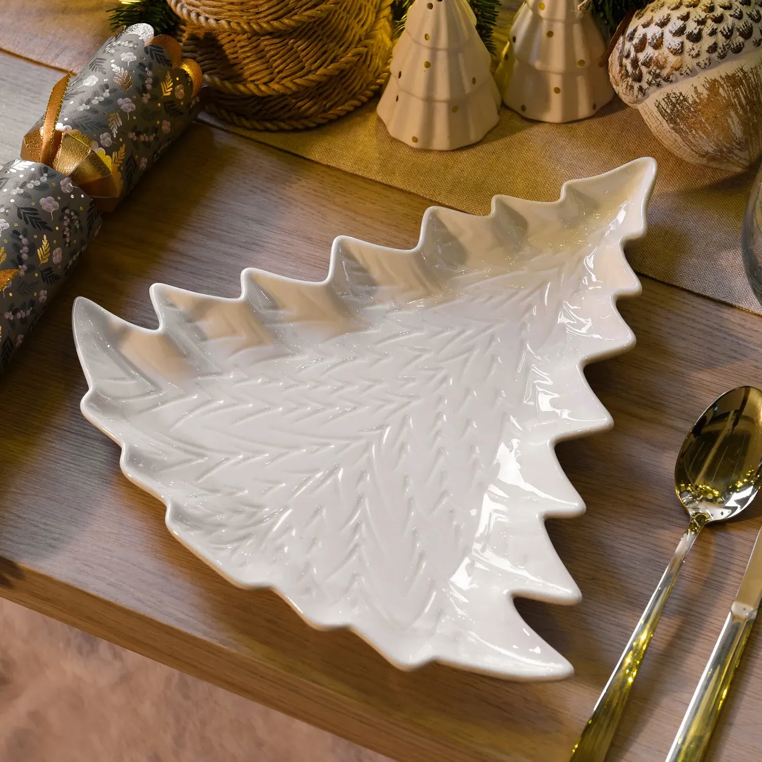 Embossed Xmas Tree Plate - White
