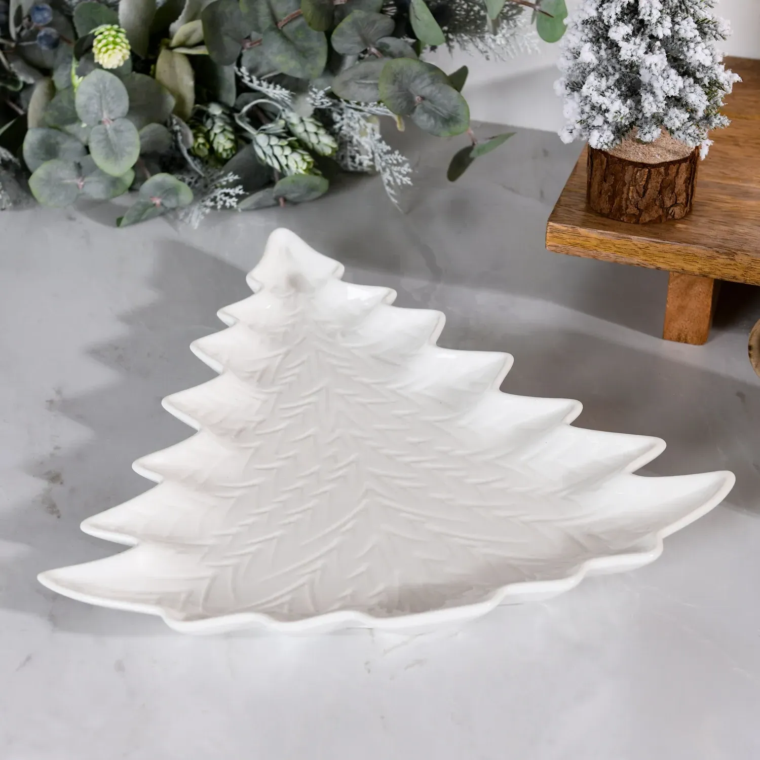 Embossed Xmas Tree Plate - White