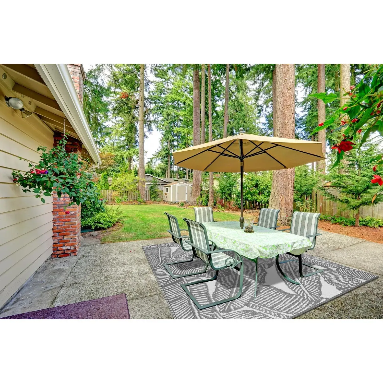 Fine Leaf Outdoor Rug - Charcoal