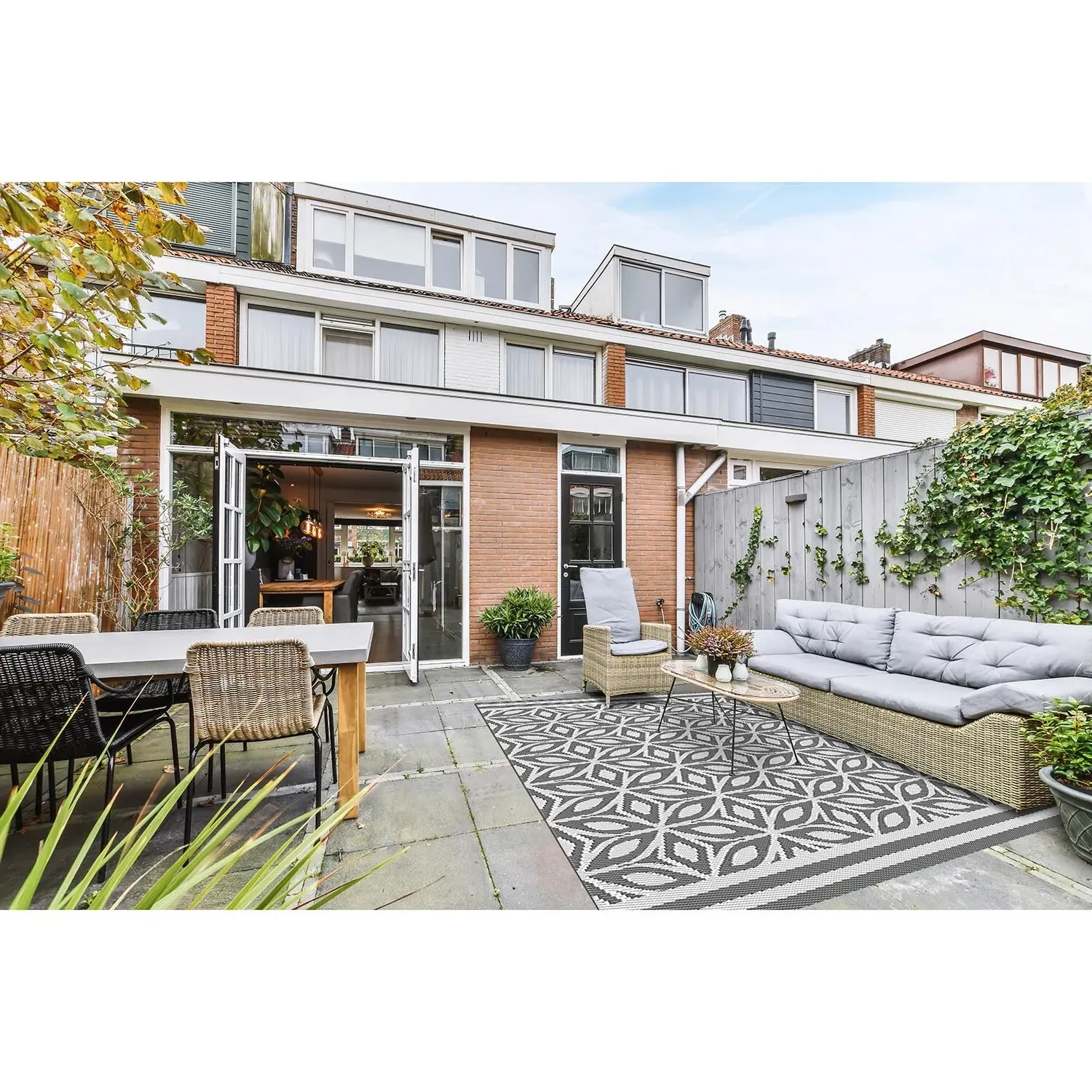 Geo Flower Outdoor Rug - Dark Grey