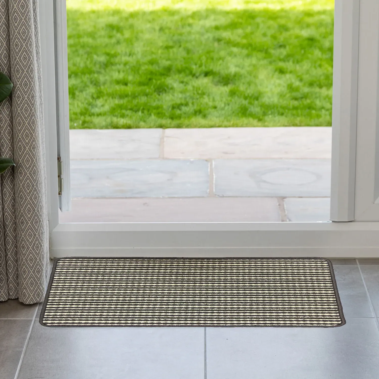 Geo Triangle Washable Mat - Black and White