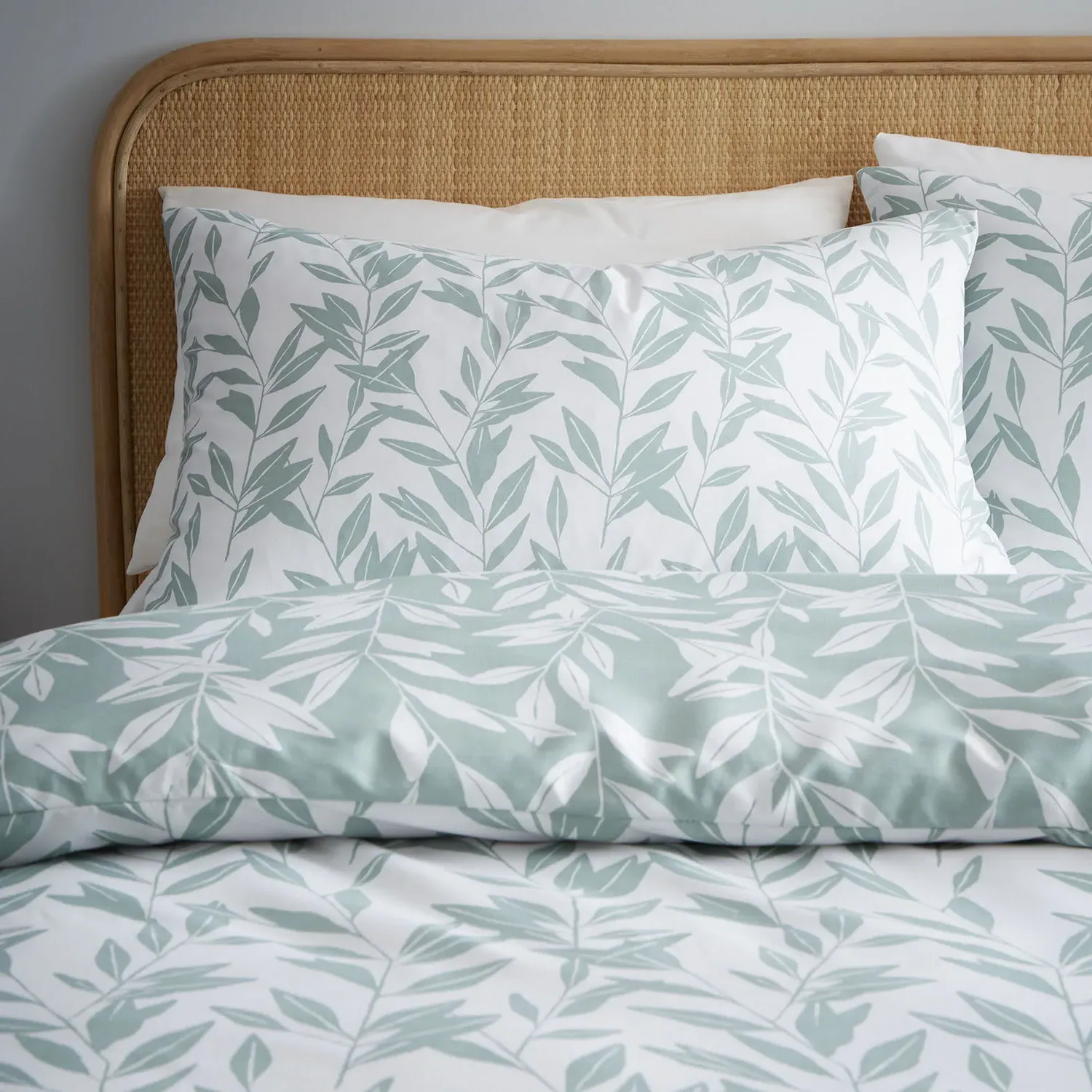 Hallie Super King Duvet Set with Printed Leaves - Sage