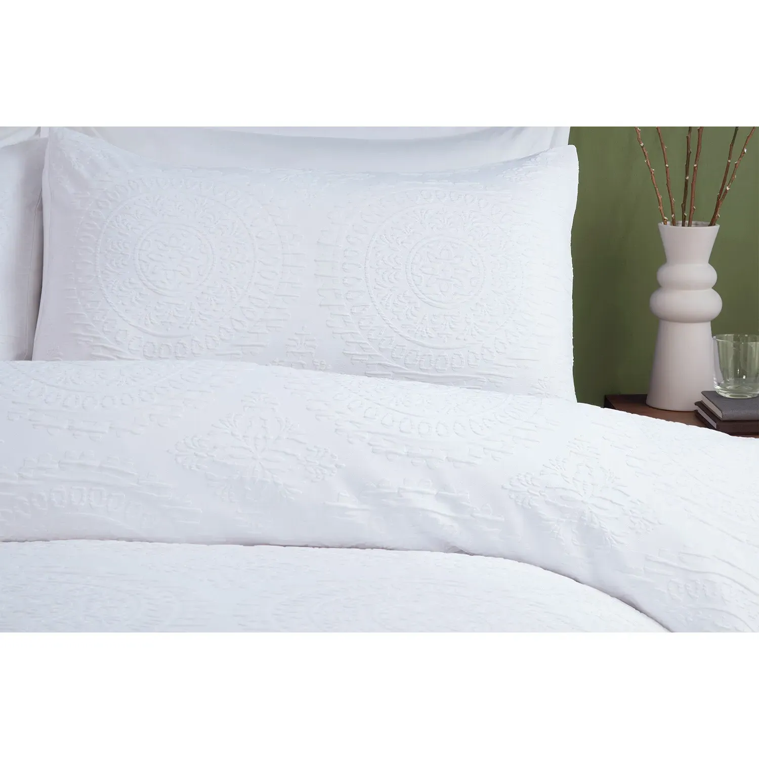 Kingsbridge Super King Duvet Cover and Pillowcase Set - White