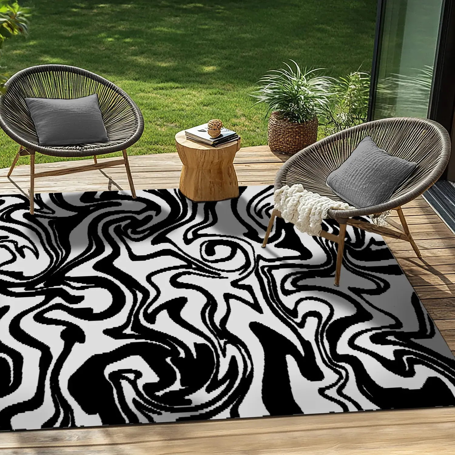 Liquid Marble Outdoor Rug - Black and White, Recycled Plastic