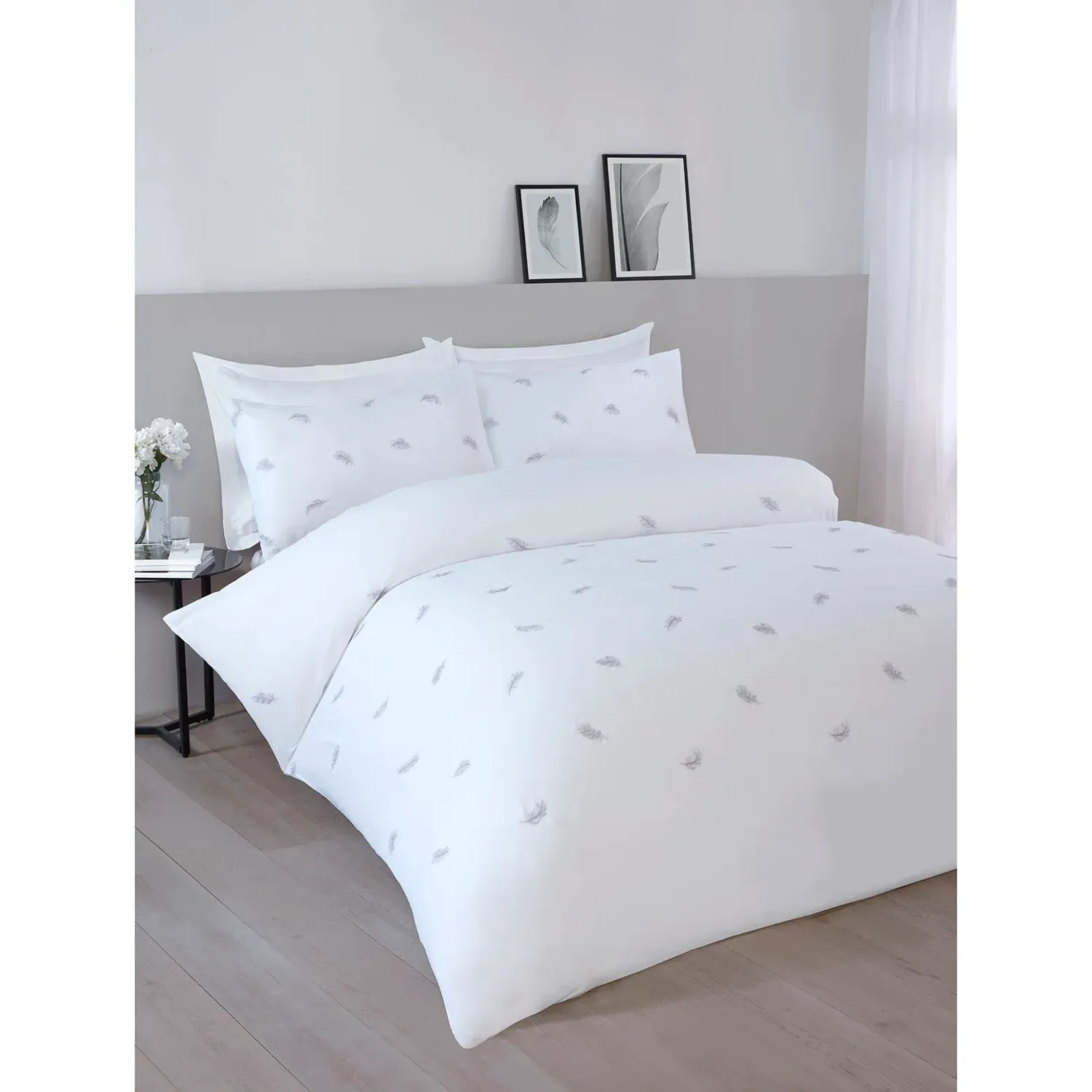 Norah King Size Embroidered Duvet Set - White