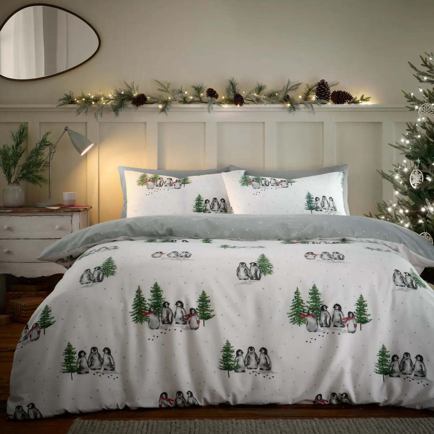 Penguins Double Duvet Set - White image