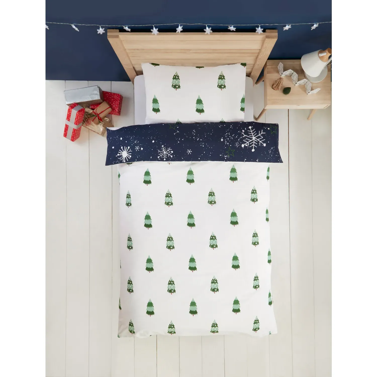 Santa Is Coming To Town Duvet Set - White