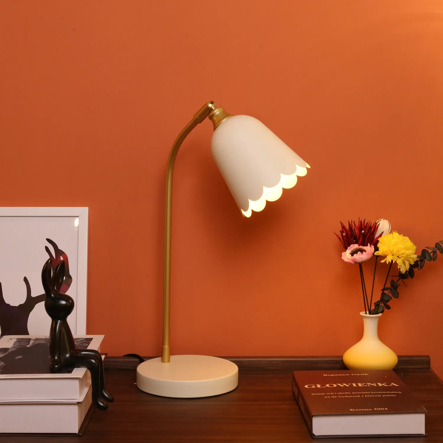 Scalloped Table Lamp - Cream