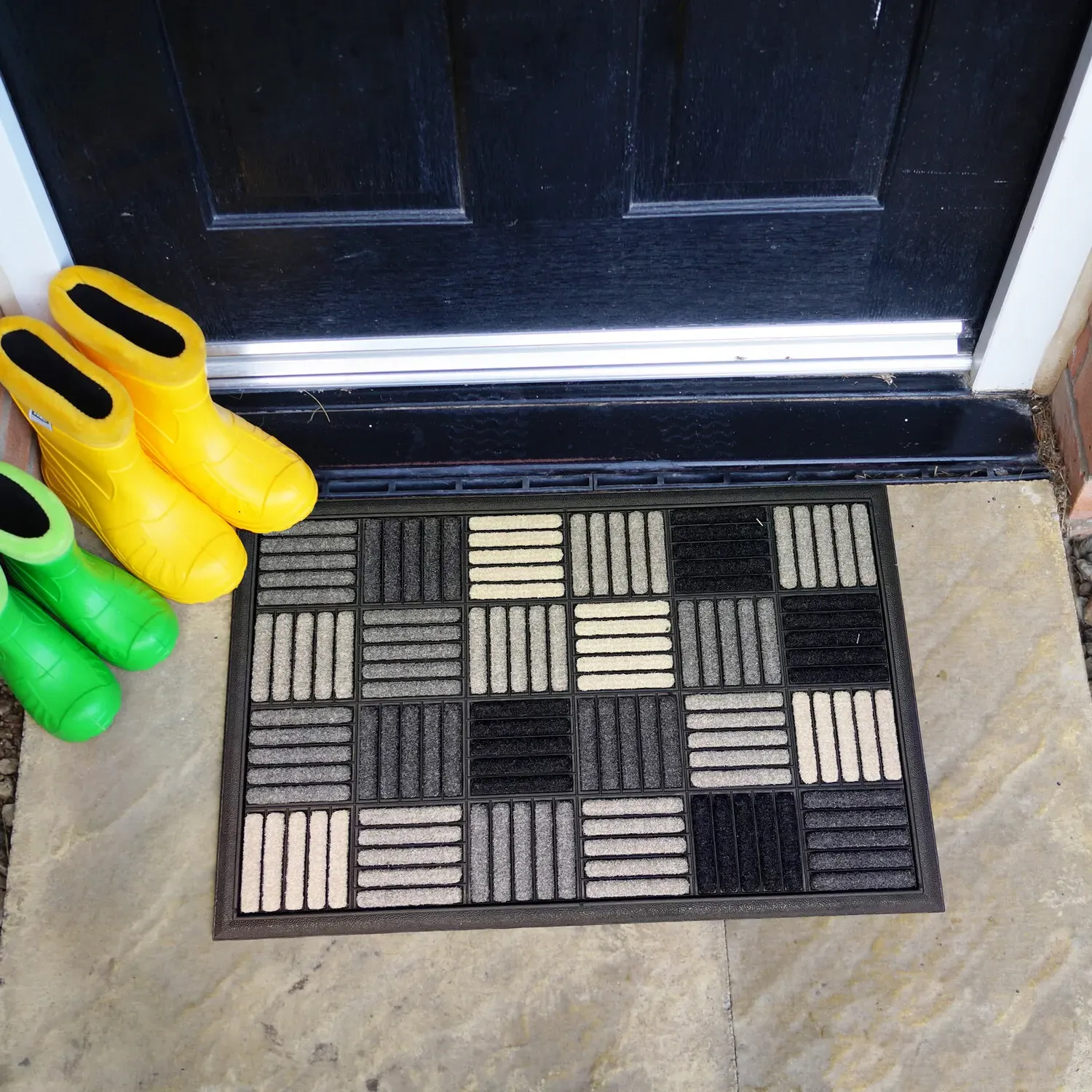 Scrape and Sorb Geometric Door Mat
