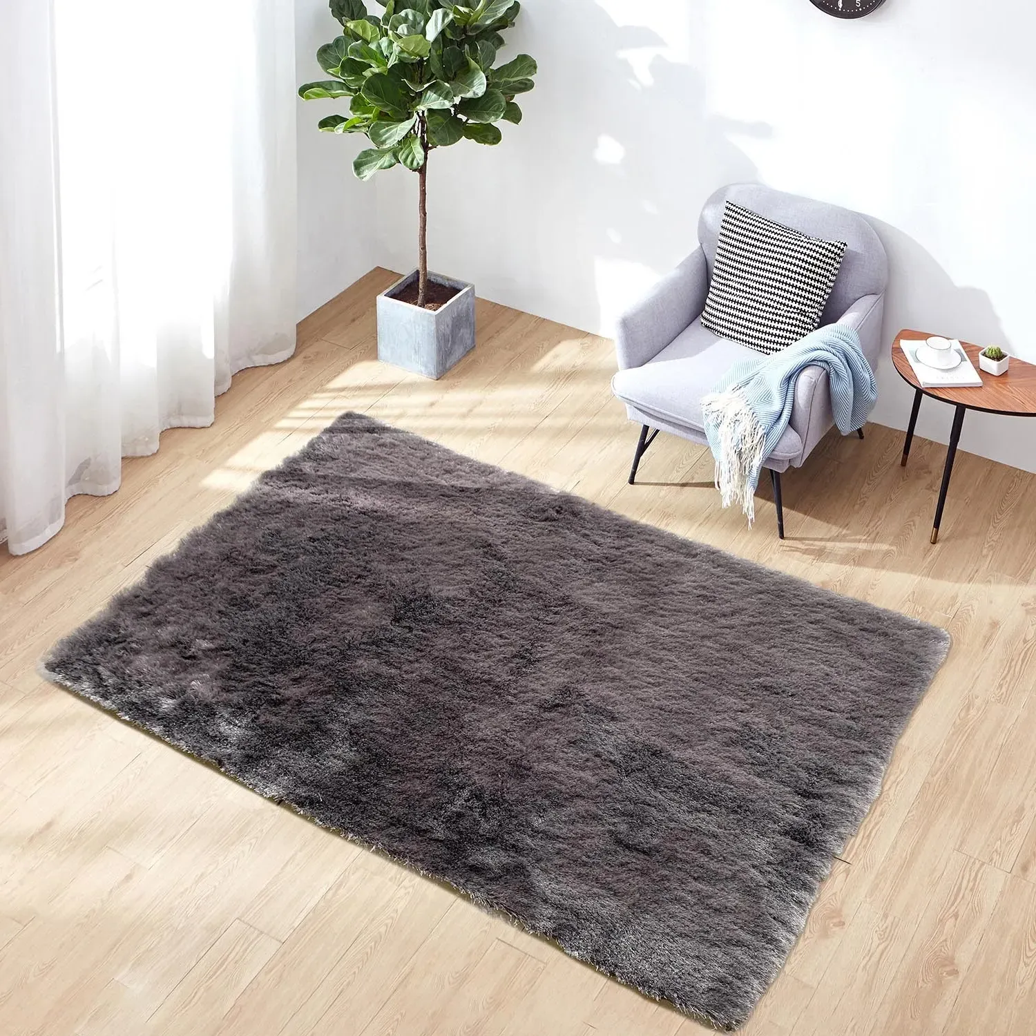 Silky Shaggy Rug 170cm - Silver