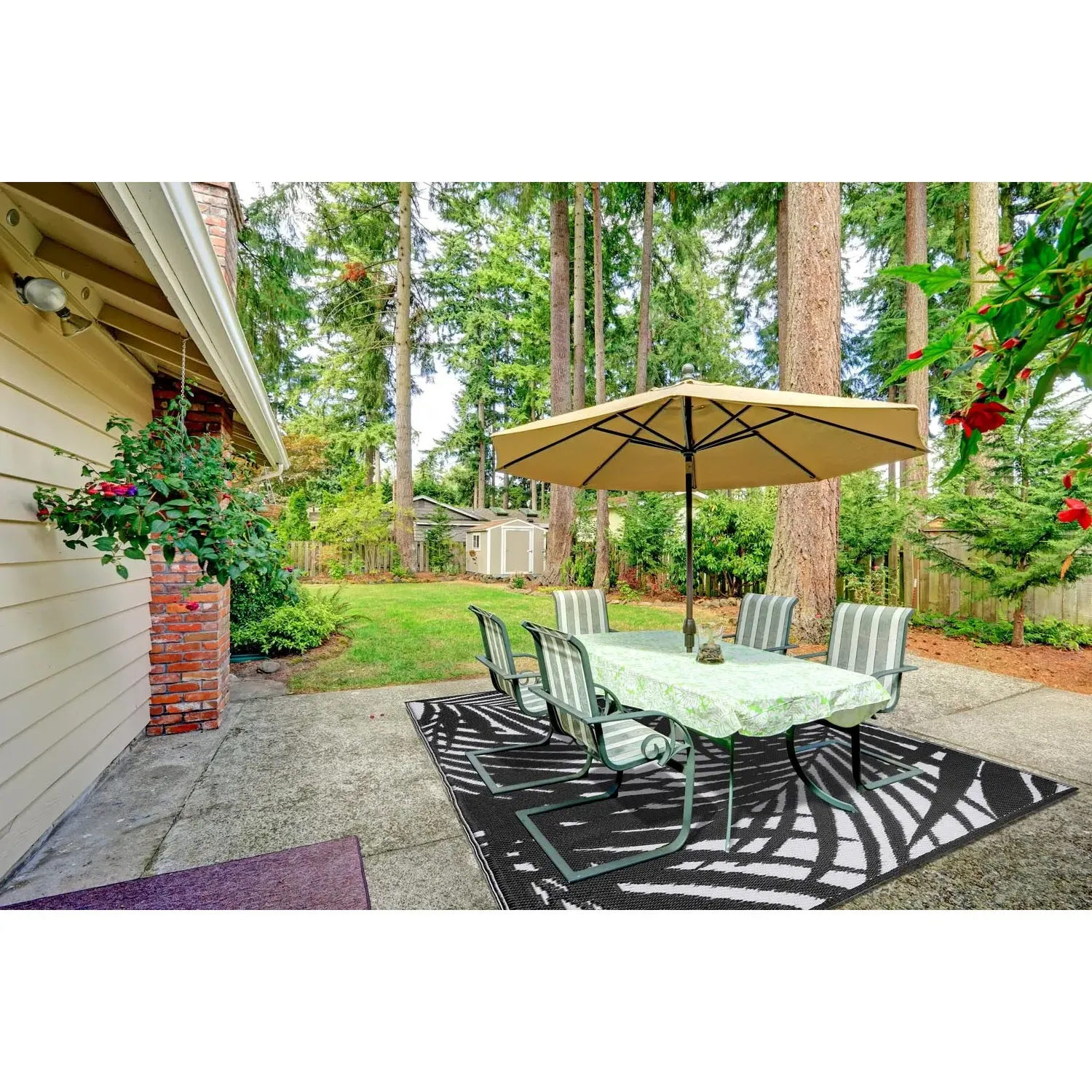 Tropical Leaf Outdoor Rug - Black