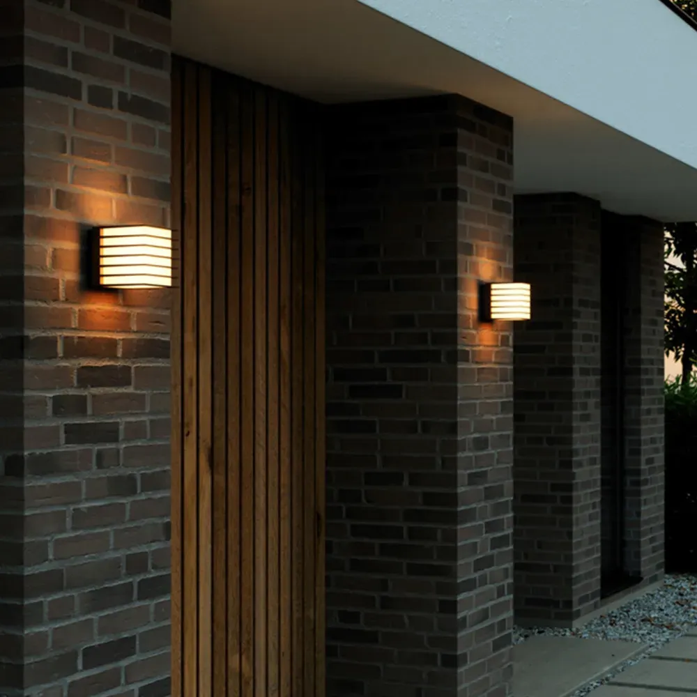 Fluctus 13 Square Wall Light - Black