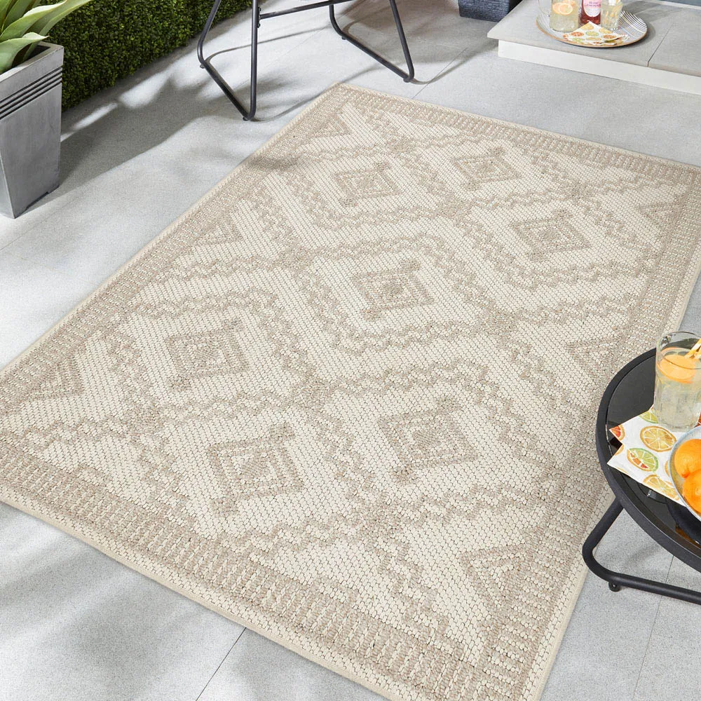 Atlas Diamond Rug - Cream, Polyester