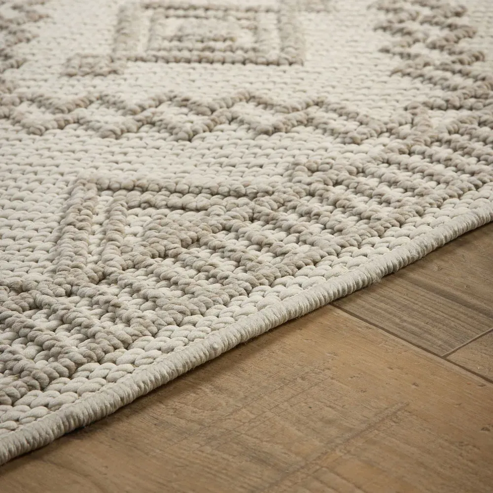 Atlas Diamond Rug - Cream, Polyester
