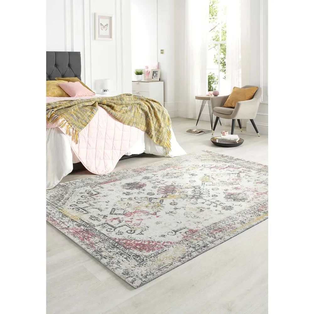 Vogue Persian Rug - Pink, Recycled PET