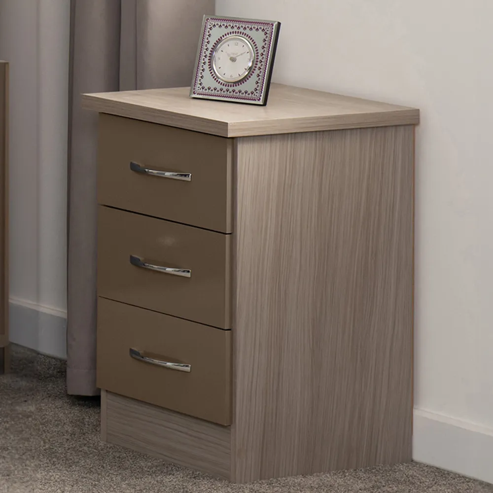 Nevada 3 Drawer Bedside Table - Brown, Oak Veneer
