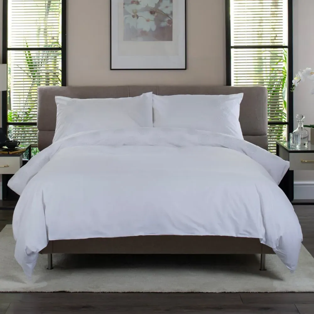 Spirals Double 200 Thread Count Duvet Set - White image