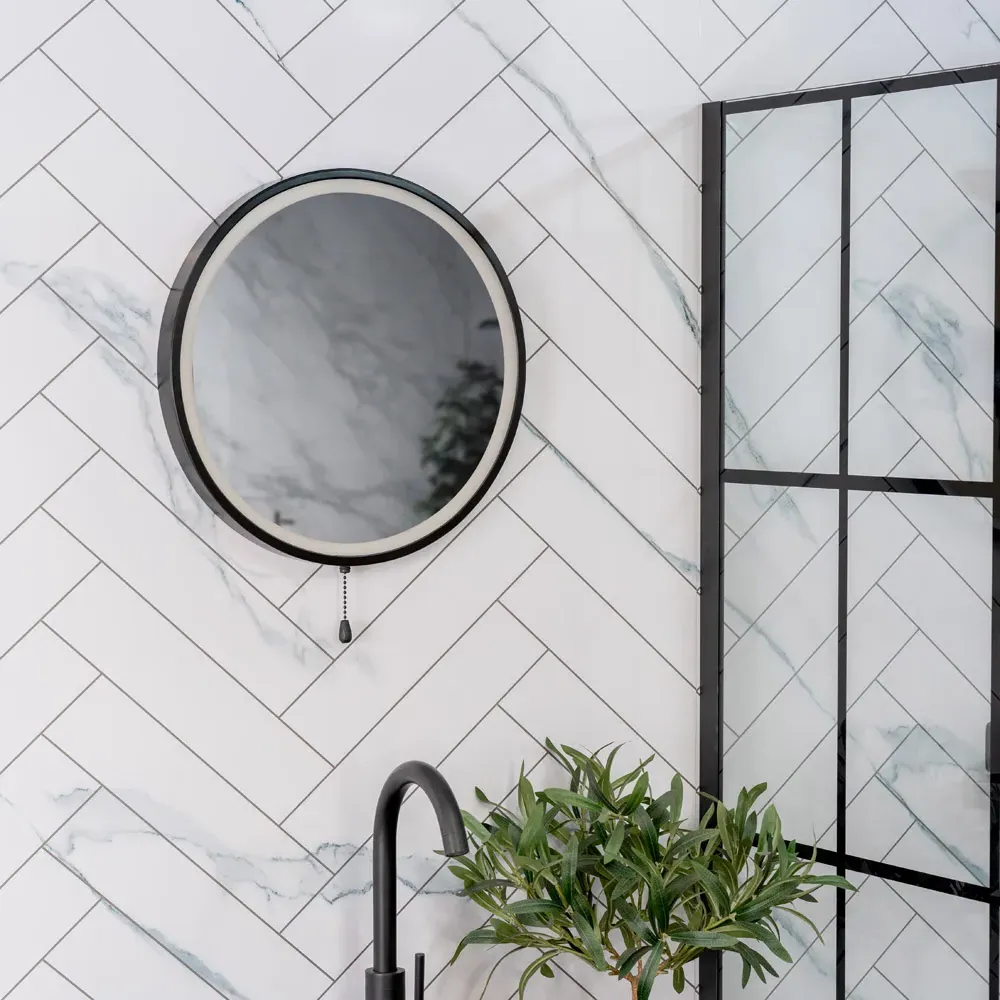 Round Battery Operated Mirror with Pull Switch - Black