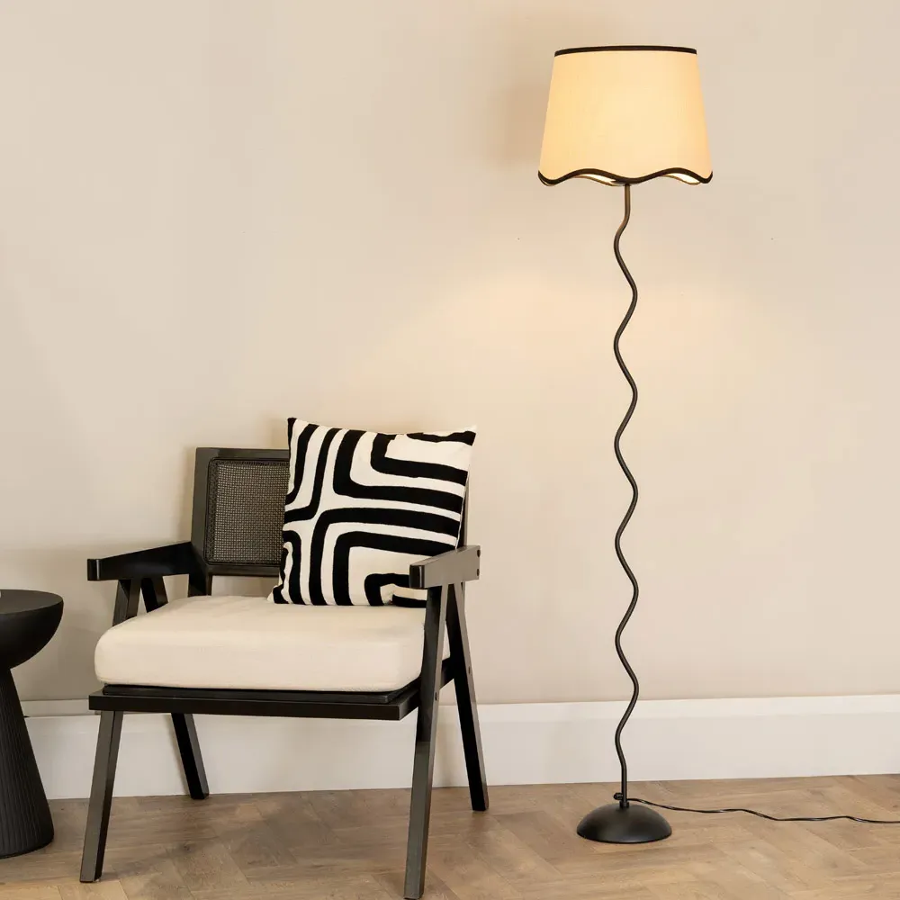 Wiggle Scallop LED Floor Lamp with Black Edge - Black, Metal