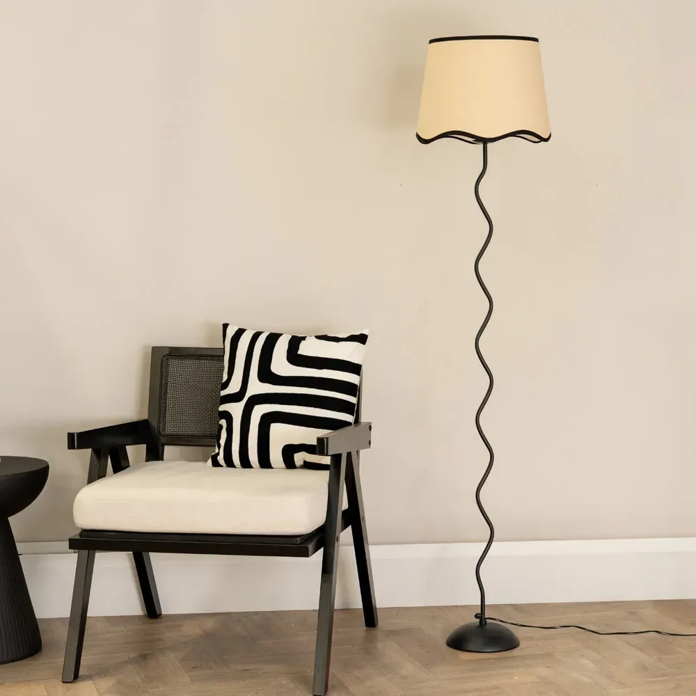 Wiggle Scallop LED Floor Lamp with Black Edge - Black, Metal