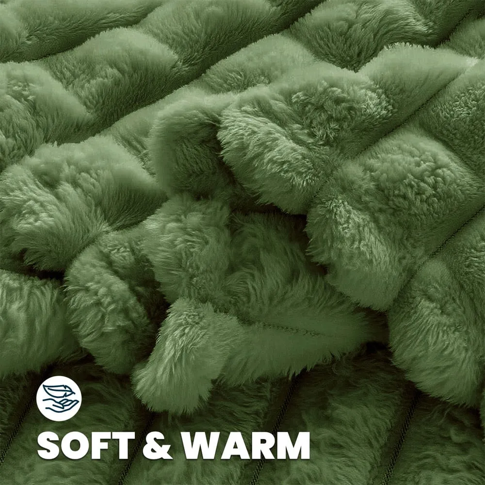 Evali Plush Throw - Olive