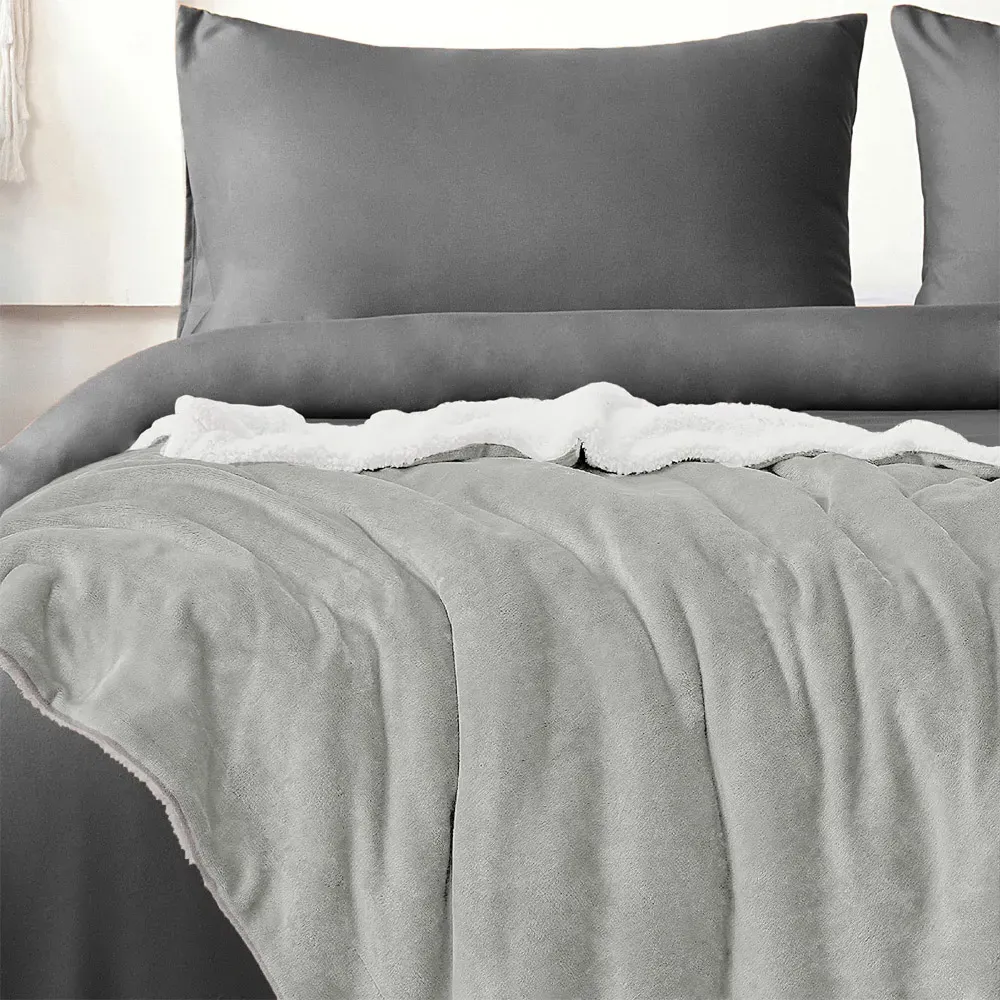 Evali Plush Throw - Silver