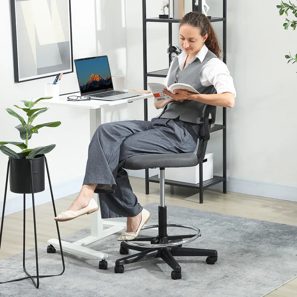 Vinsetto Adjustable Swivel Office Chair with Footrest - Grey