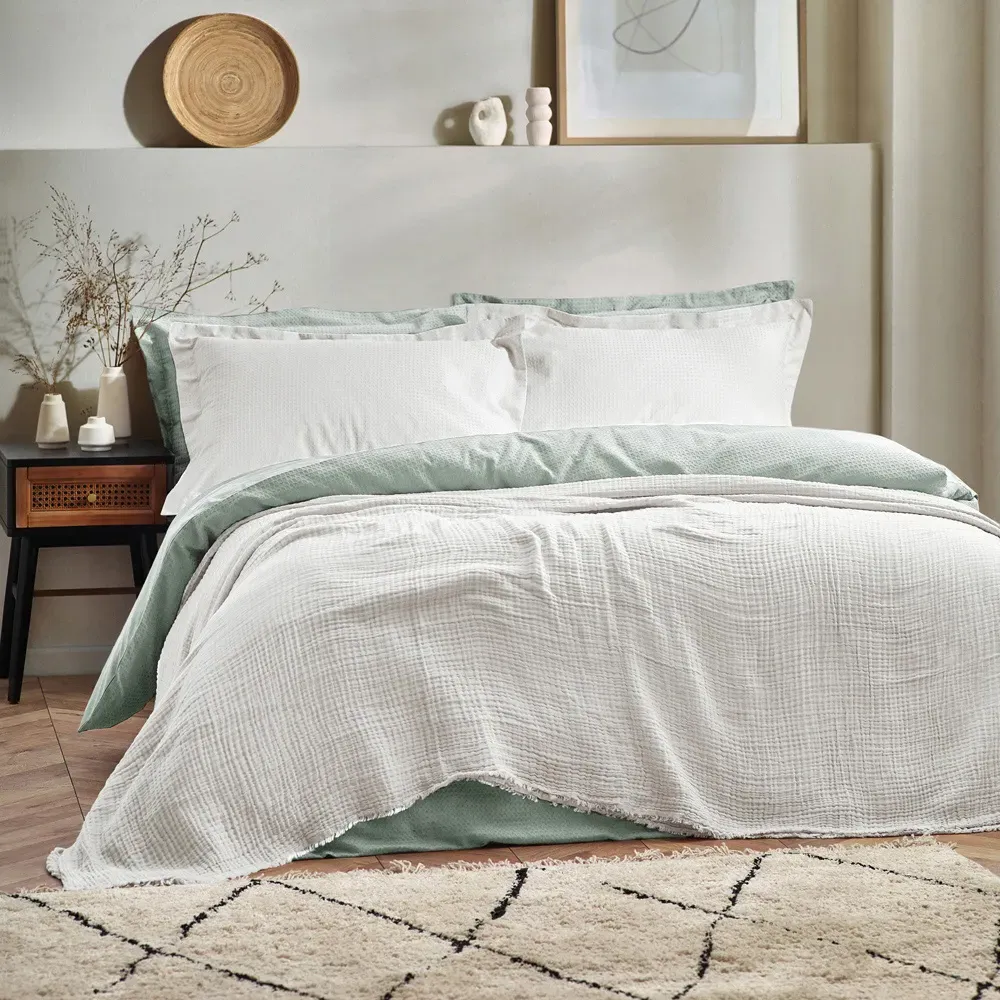 Lark Large Muslin Cotton Throw - White