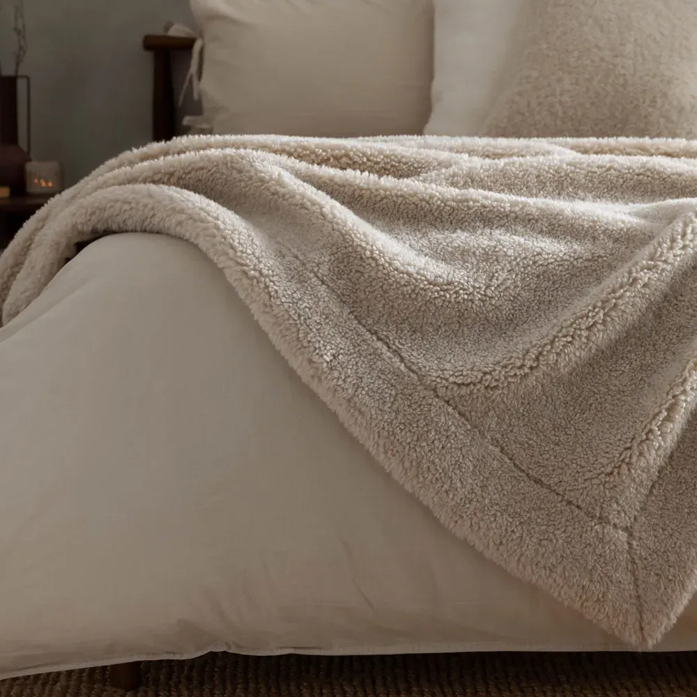 Olann Shearling Fleece Throw - Cream