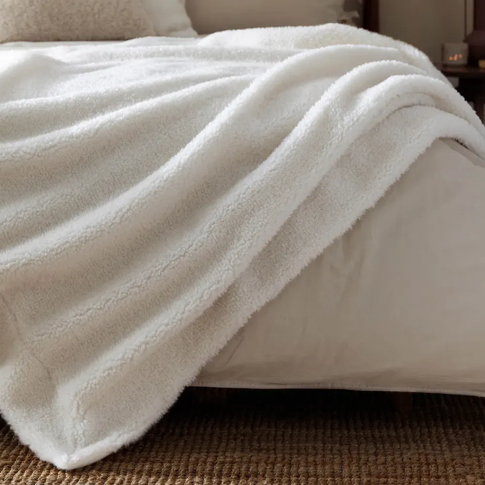 Olann Shearling Fleece Throw - White