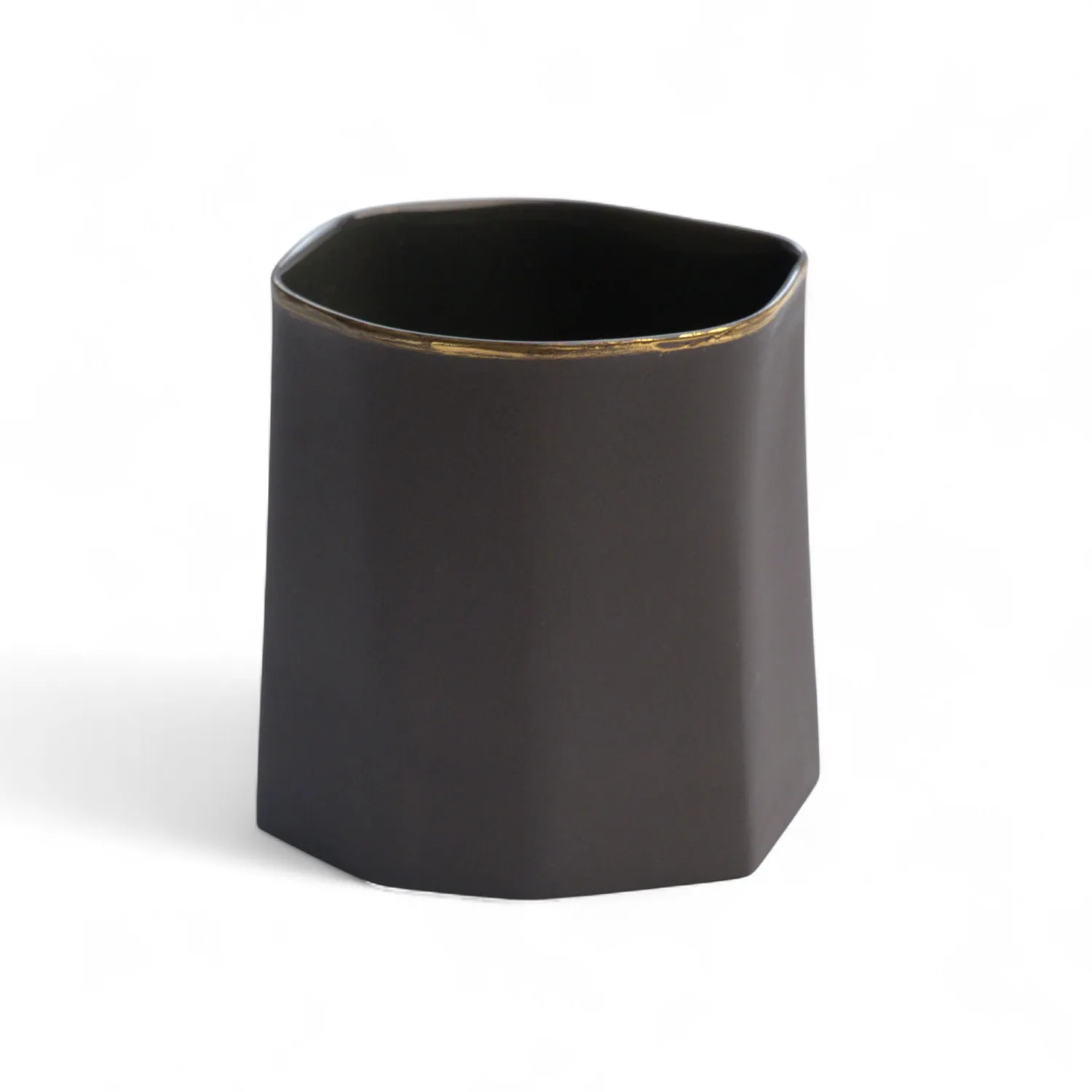 Perge Handcrafted Porcelain Cup with Gold Rim - Black