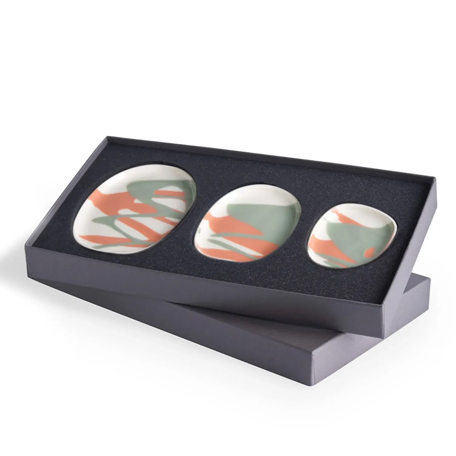 Pebble Plate Set of 3 - White/Green/Red image