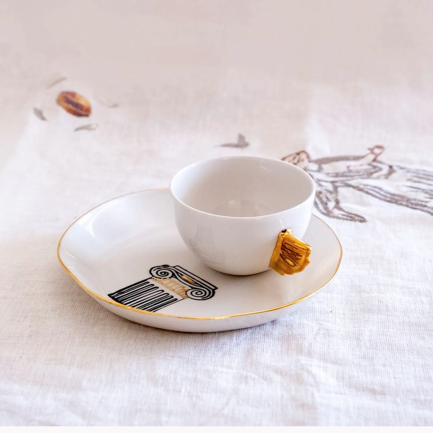 Volans Cup & Nuaj Column Plate Porcelain Set - Gold